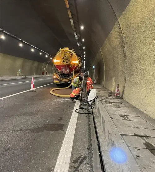 城口隧道排水渠清淤